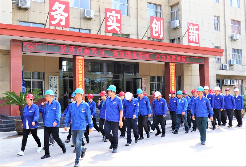 黑貓焦化工會(huì)開(kāi)展夏季送涼爽活動(dòng)